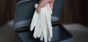 Gants et masques au sol : danger pour nos agents